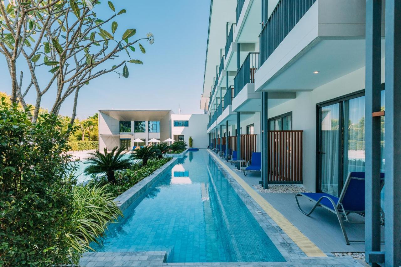 Seabed Grand Hotel Phuket - Sha Extra Plus Zewnętrze zdjęcie The swimming pool at the hotel
