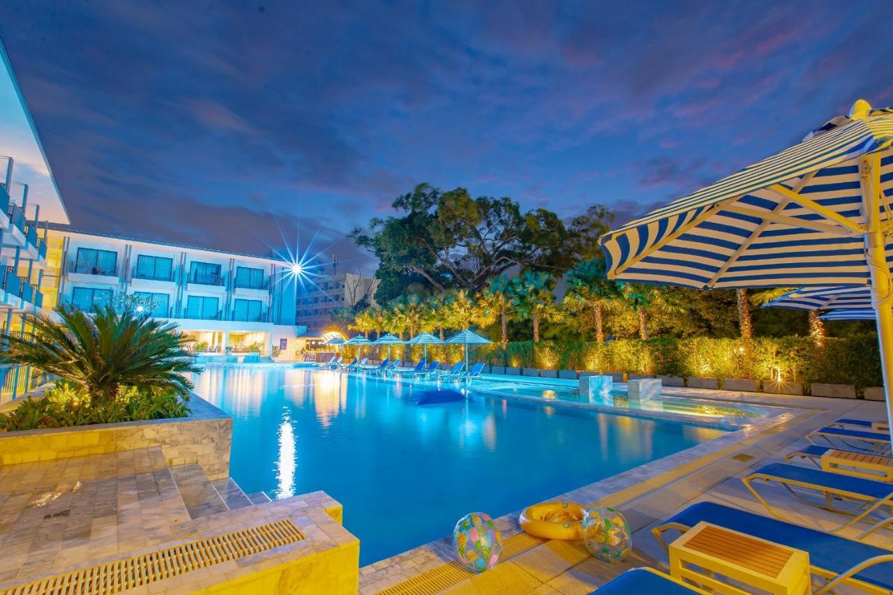 Seabed Grand Hotel Phuket - Sha Extra Plus Zewnętrze zdjęcie The pool at the hotel