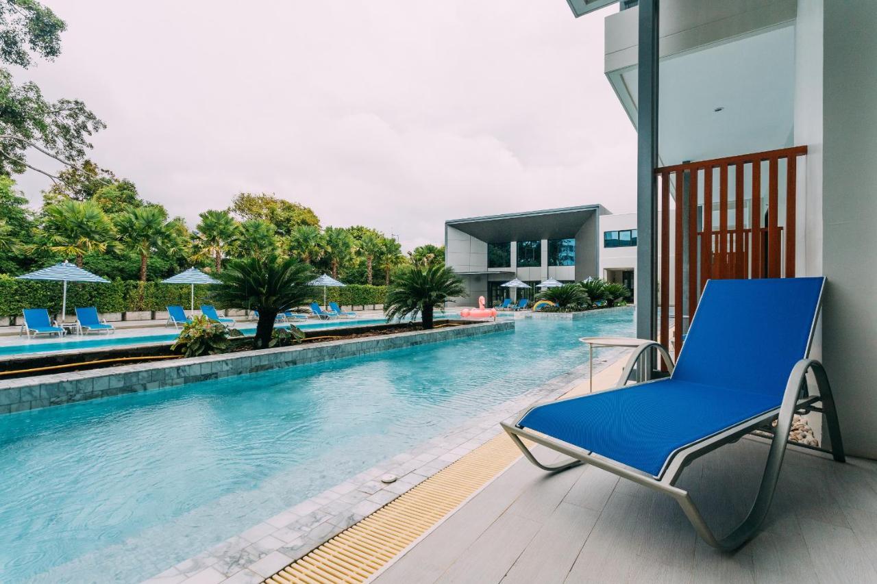 Seabed Grand Hotel Phuket - Sha Extra Plus Zewnętrze zdjęcie A poolside chaise longue