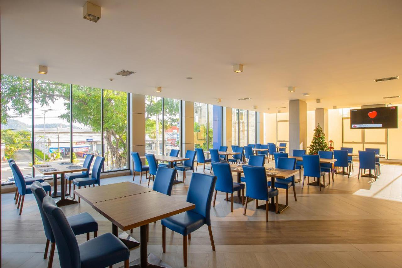 Seabed Grand Hotel Phuket - Sha Extra Plus Zewnętrze zdjęcie The lounge at the airport