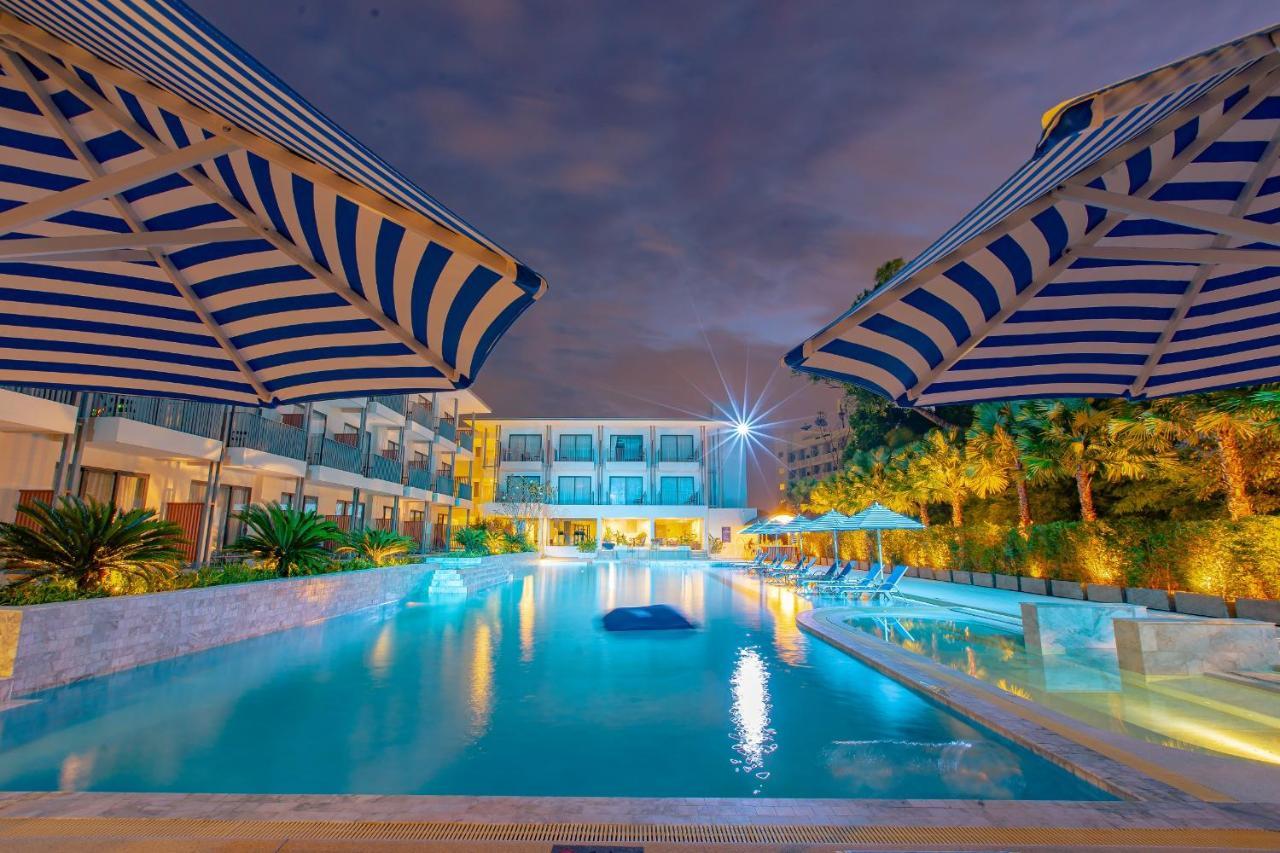 Seabed Grand Hotel Phuket - Sha Extra Plus Zewnętrze zdjęcie The swimming pool at the hotel