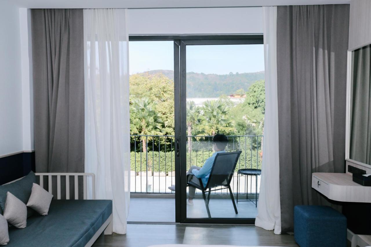 Seabed Grand Hotel Phuket - Sha Extra Plus Zewnętrze zdjęcie A room at the hotel
