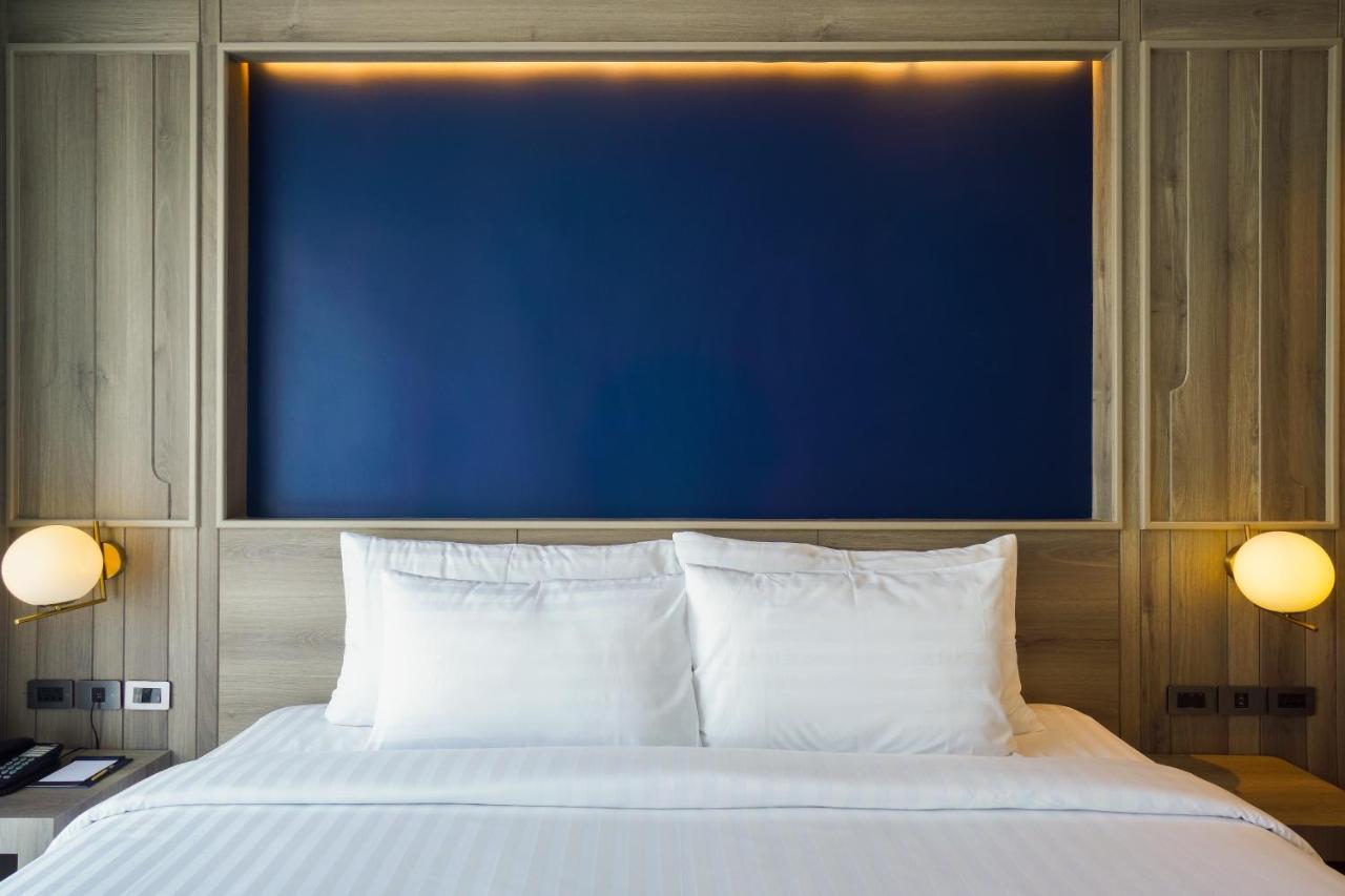 Seabed Grand Hotel Phuket - Sha Extra Plus Zewnętrze zdjęcie A bed with two pillows