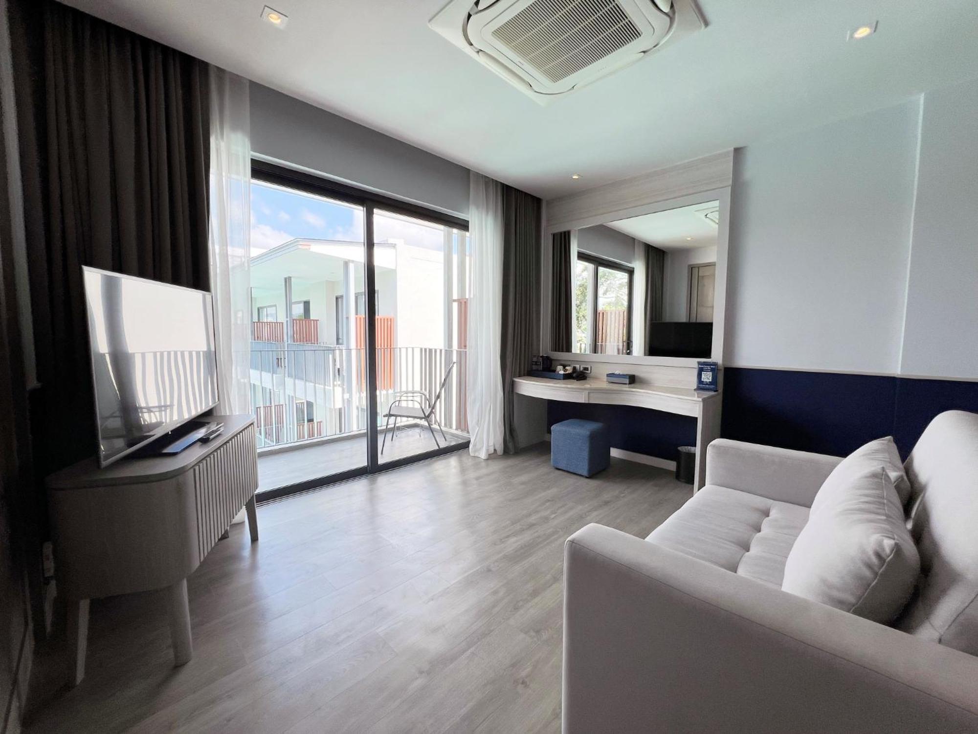 Seabed Grand Hotel Phuket - Sha Extra Plus Zewnętrze zdjęcie A room at the hotel