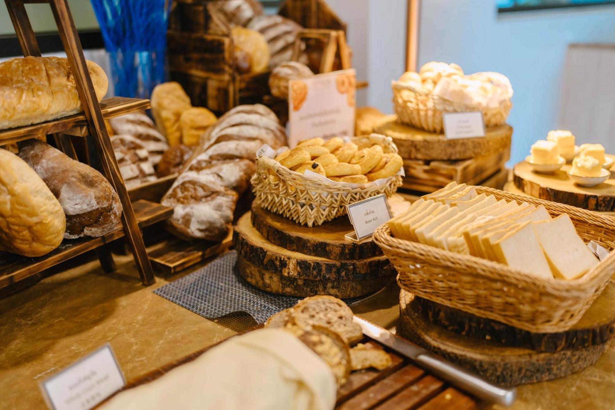 Seabed Grand Hotel Phuket - Sha Extra Plus Zewnętrze zdjęcie Cheese at a cheese shop