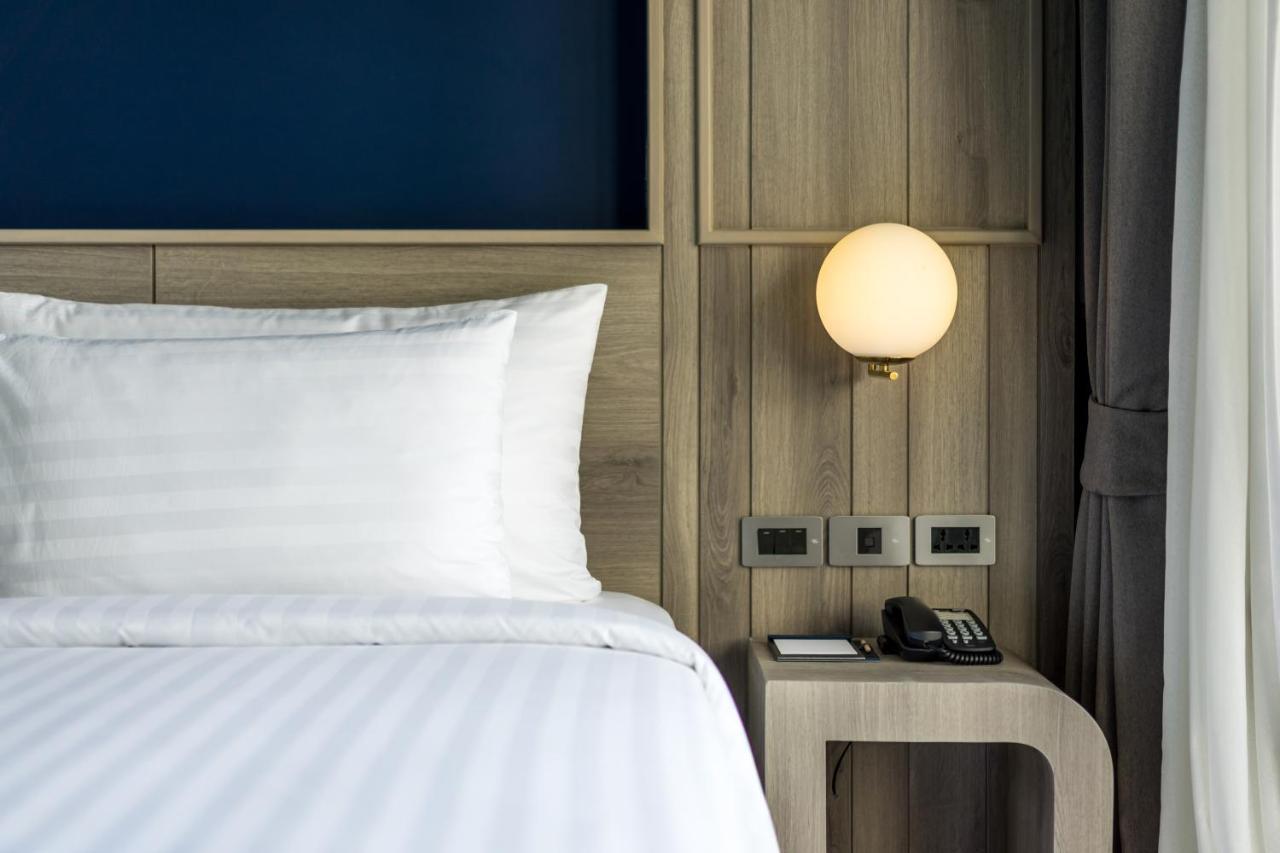 Seabed Grand Hotel Phuket - Sha Extra Plus Zewnętrze zdjęcie A wall-mounted light